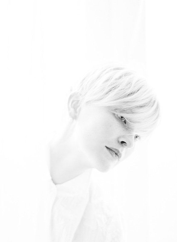 белое фото превью