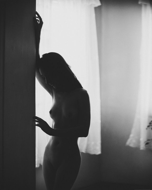 Portrait of one body фото превью