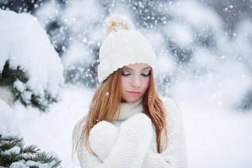 Маленькой ёлочке холодно зимой..