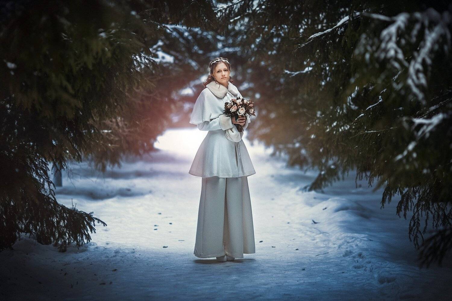 в зимнем парке, невеста, лес, парк, зима, свадьба, витебск, беларусь, природа, холод, деревья, елки, in winter park, bride, forest, park, winter, wedding, wed, vitebsk, belarus, nature, cold, trees, pomoleyko, помолейко, Павел Помолейко