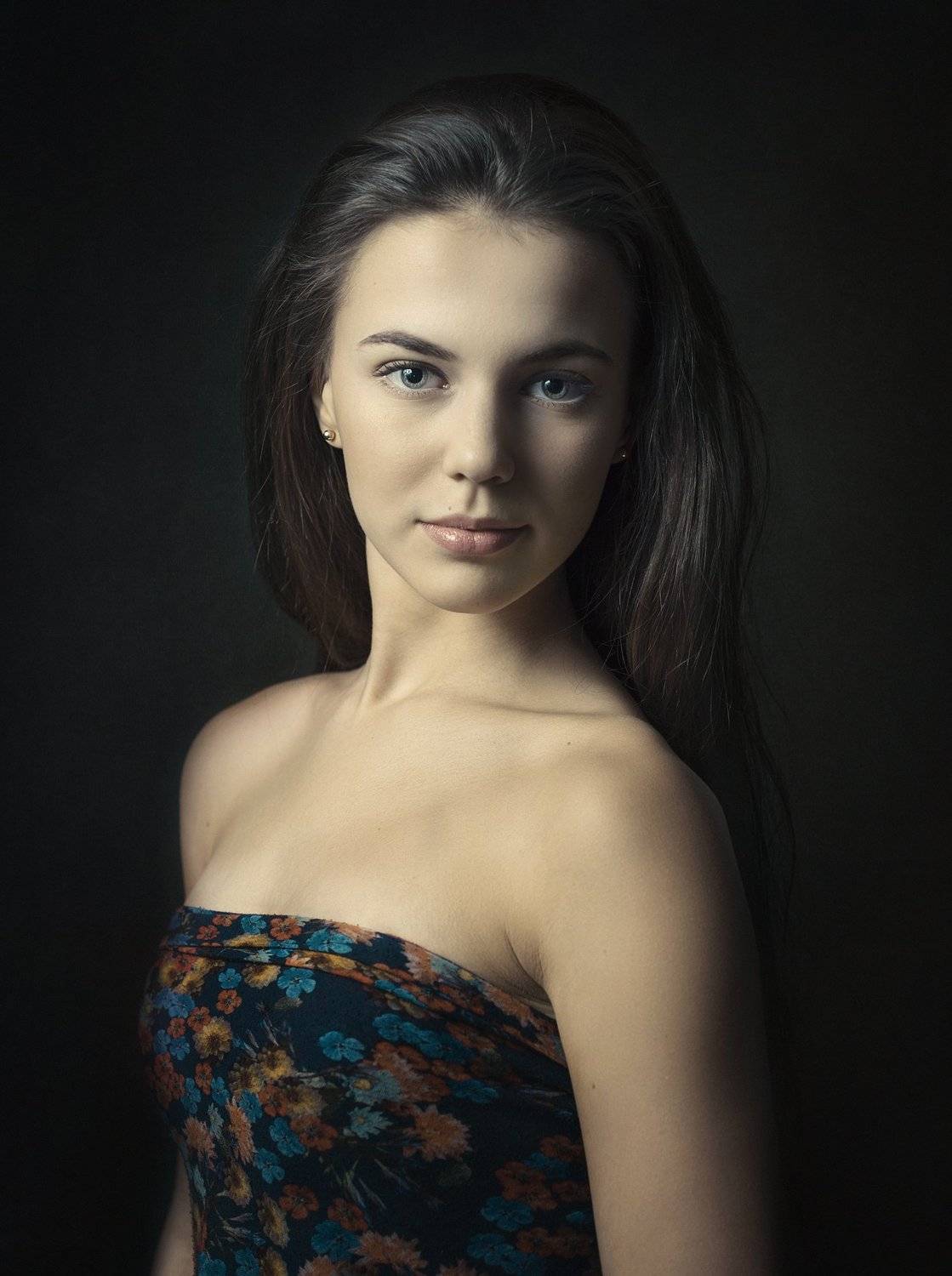 портрет , взгляд ,красивая девушка , цвет ,волосы , красивые губы ,нежность , таинственность . арт, Natalia Kholodova