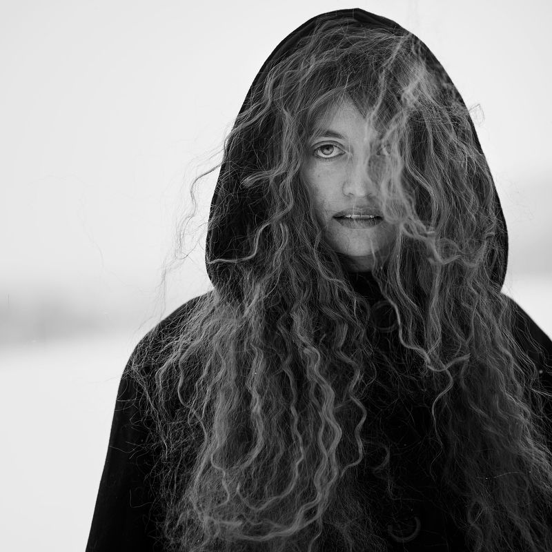 woman, eye, eyes, witch, wizard, winter, cold, snow, wind, hair, long hair, black&whitw, b&w, bw  фото превью