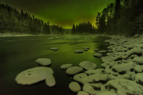 Северное сияние над рекой Оланга