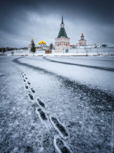 «На службу»