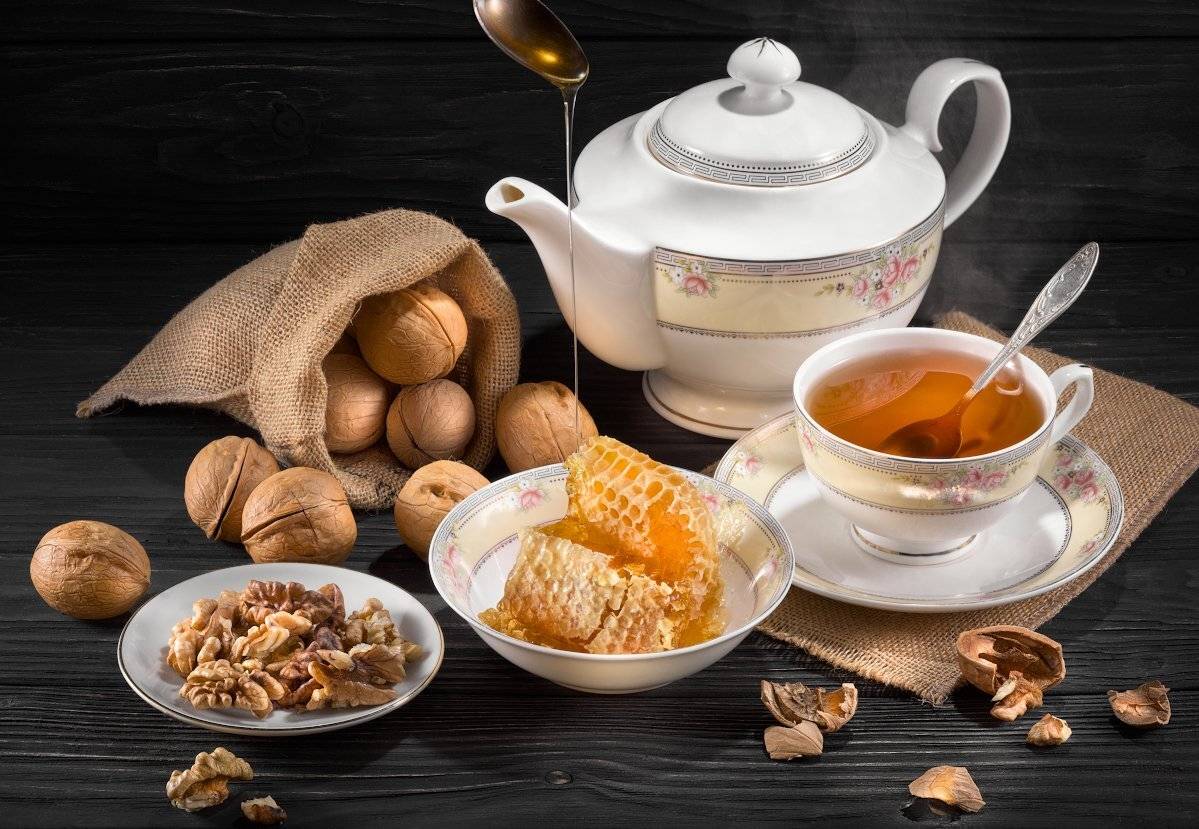 соты, мёд, чай, сладости, чашка, чайник, посуда, орехи, уют, Tom Fincher