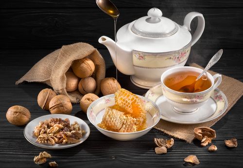 Под медок с орешком...