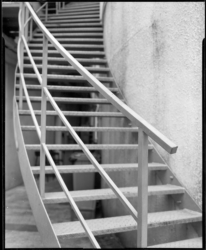 ruins black & white  фото превью