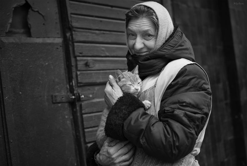 портрет,женщина,кот,жанр,улица,дом Доброта и тепло души ... фото превью