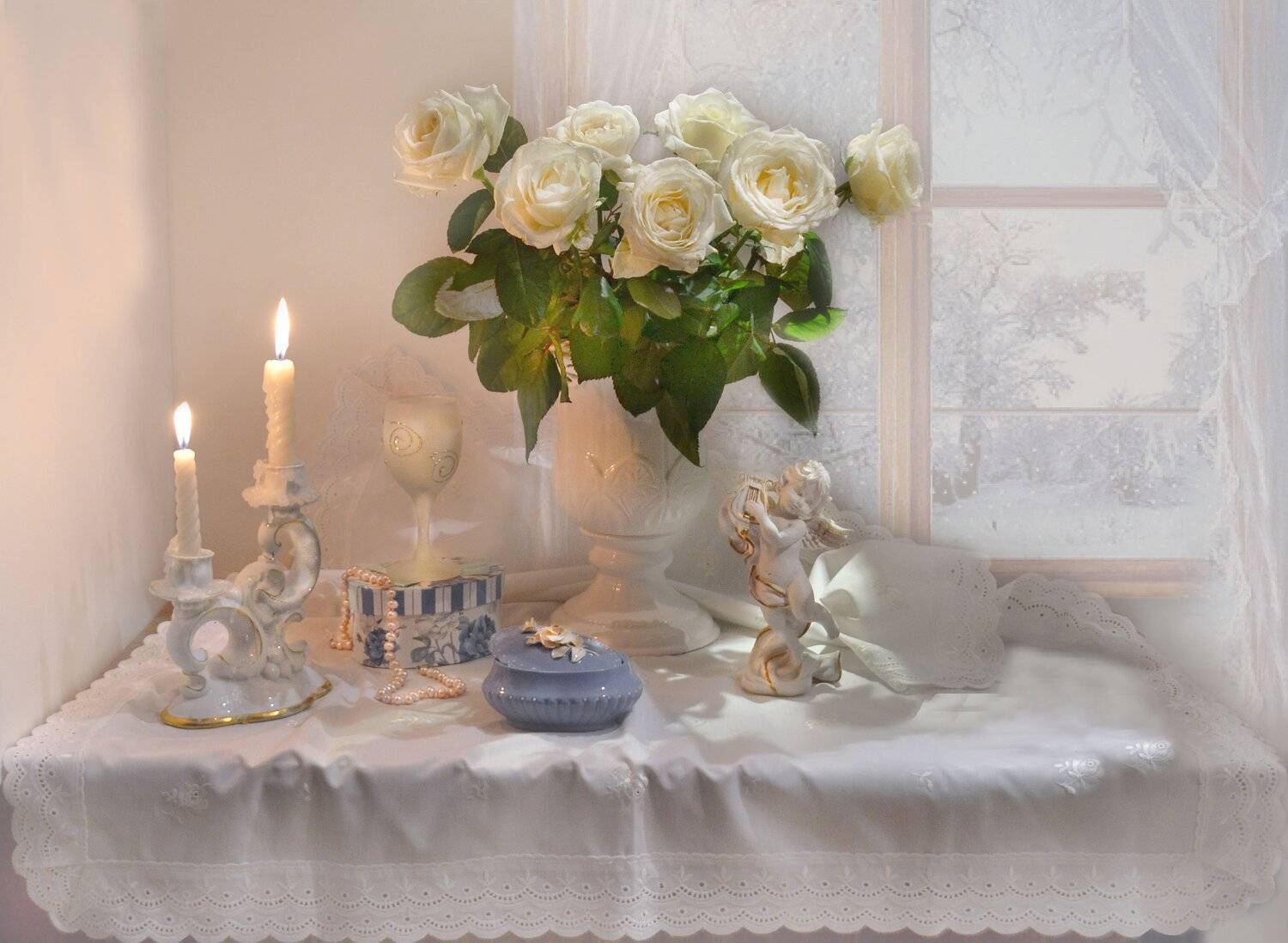 still life,натюрморт,фото натюрморт, зима, январь, крещение, цветы, белые розы, ангел, свечи, подсвечник, день рождения, подарок, Колова Валентина