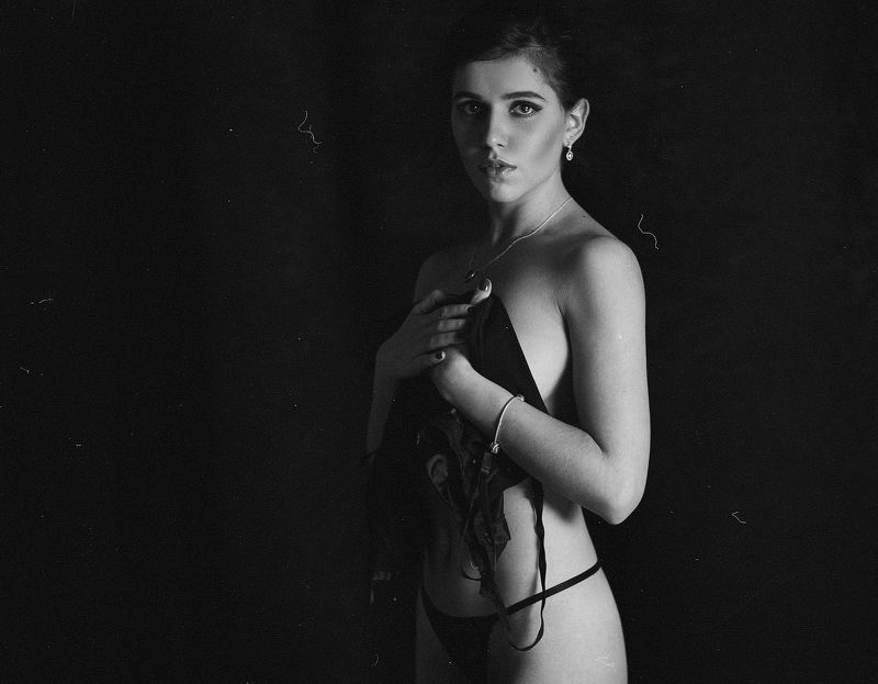 девушка,жанр,портрет,фотография,модель,арт,portrait,photography, middle,nature,soul,свет,girl,canon 35mm, woman,monochome,ню,гламур  фото превью