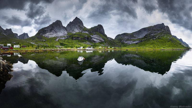 lofoten, summer, norway, cold, fjord, dark, rocks, mountains, lake, green,  Kirkefjord фото превью