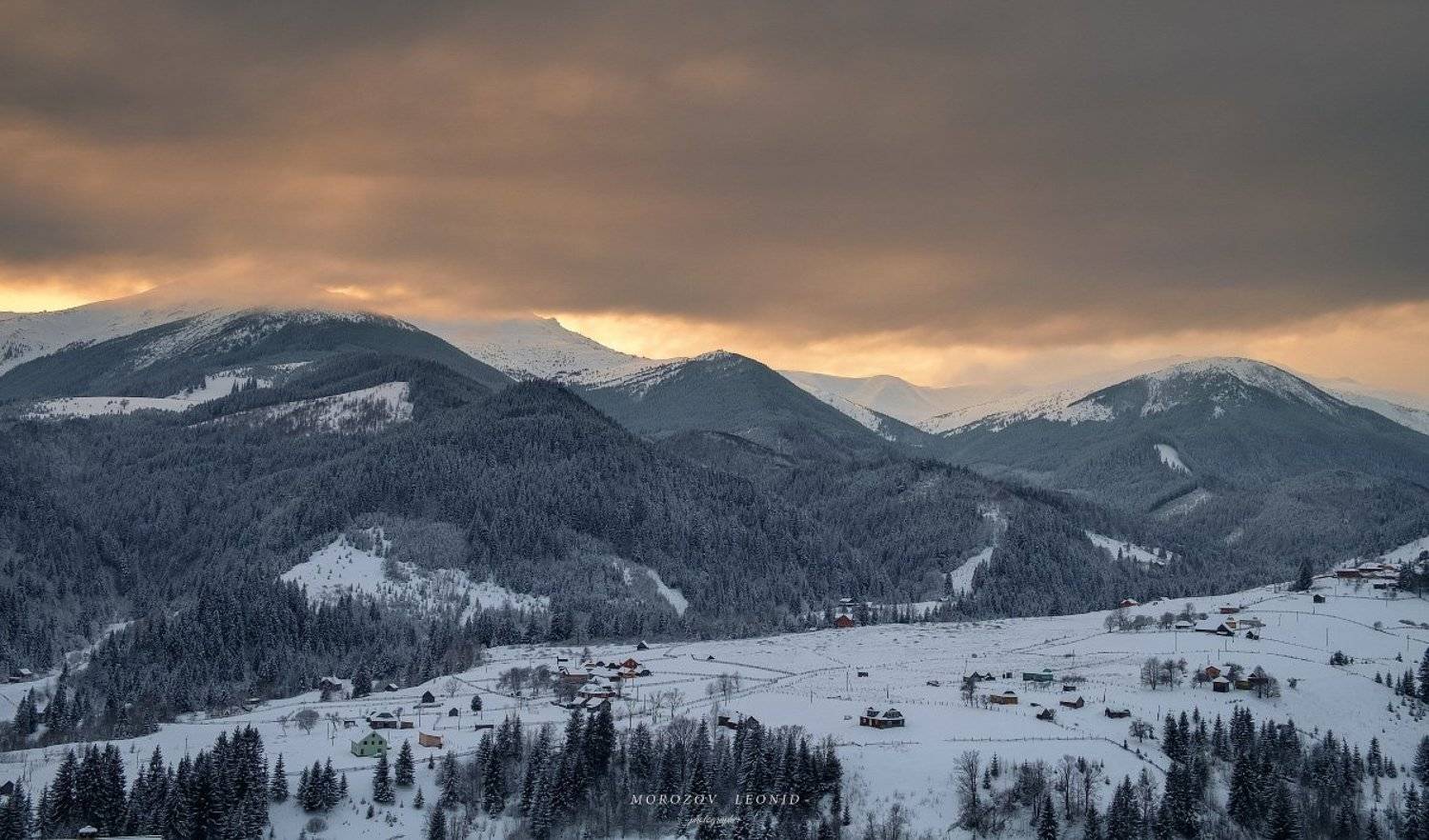 карпаты., украина., зима., пейзаж., снег., карпатский., гора., красивый., небо., природа., дерево., холод., мороз., путешествия., белый., сезон., ель., лес., фон., снежный., горы., зимний., утро., отдых., солнце., лед., изморозь., иней., сцена., синий., с, Леонид Морозов