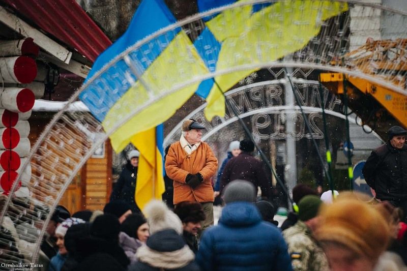 стрит,репортаж,улица,событие,праздник,украина,флаг,люди улица фото превью