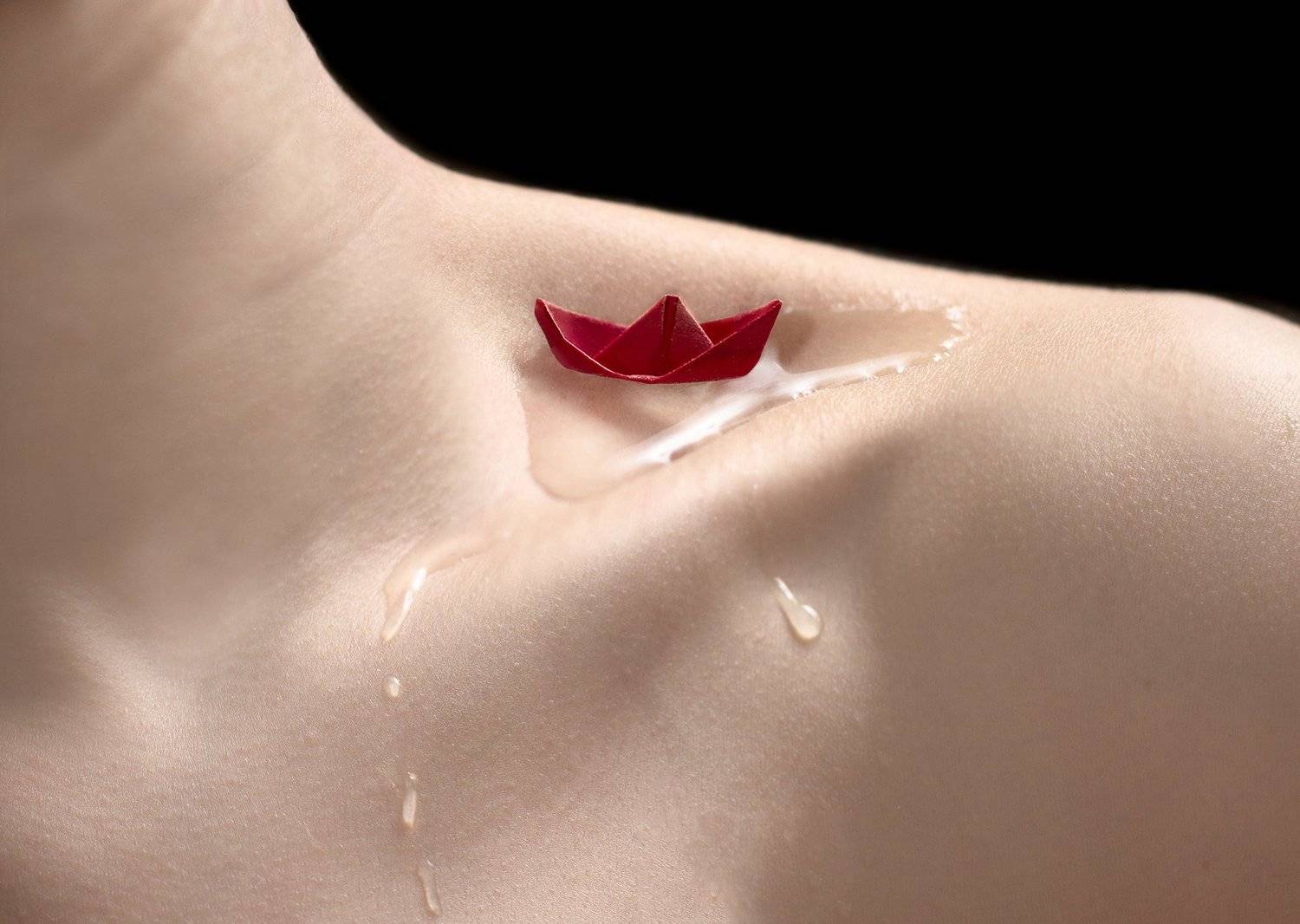 кораблик, красный, вода, части тела, ключицы, тело, креативный, Наталья Голубева
