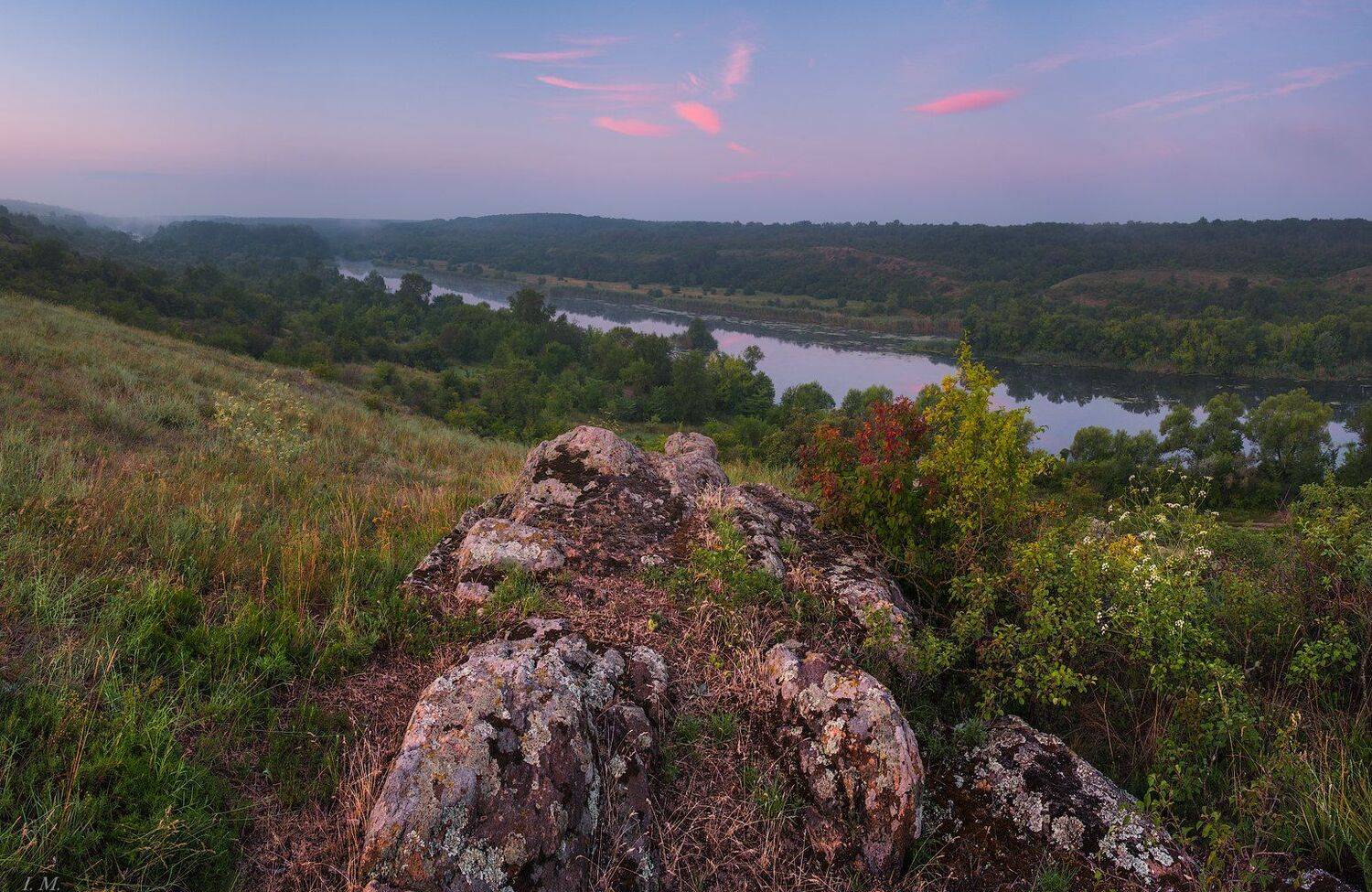 лето, рассвет, Южный Буг, река, долина, гранит, камни, облака, пейзаж, путешествие, Гранитно-степное Побужье, Украина, river, Southern Bug, valley, granite-steppe, summer, morning, sky, pink clouds, before sunrise, landscape, travel, Ukraine, stones, Ivan Maljarenko 