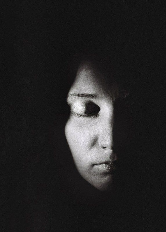 woman, portrait, b&w Inside фото превью