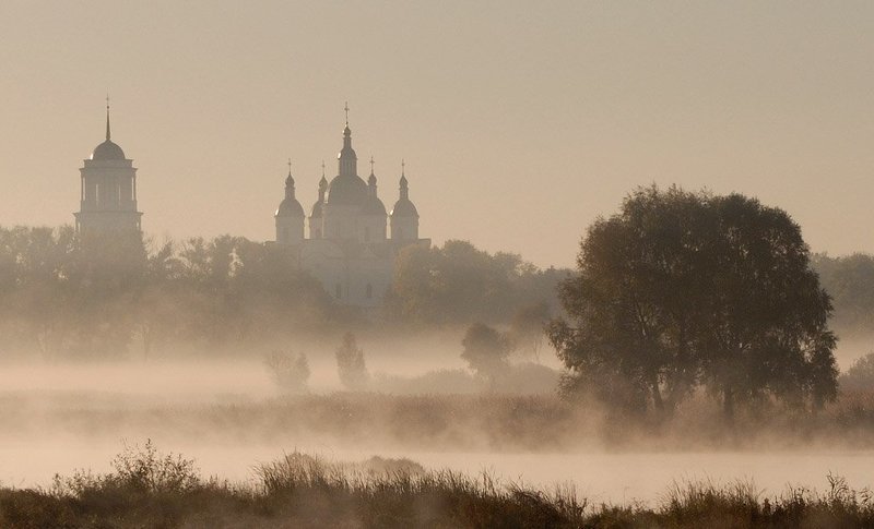 утро, туман, храм На облацех фото превью