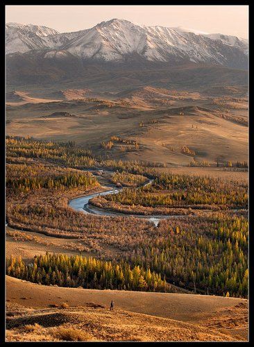 У стен Чуйского Хребта.
