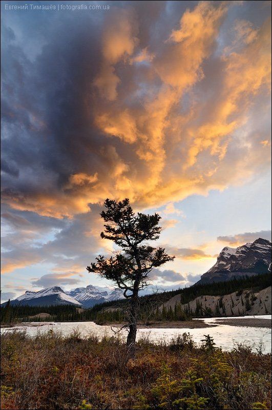 Закат на реке Северный Саскачеван фото превью