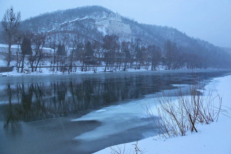 В непогоду фото превью