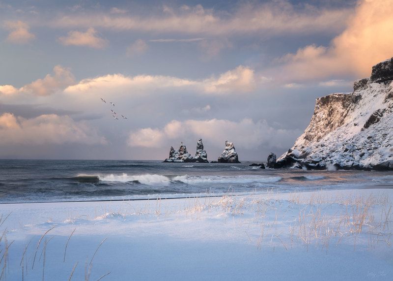 Iceland, Reynisdrangar beach The day after the blizzard. Quiet morning at the Land of Fire and Ice. фото превью