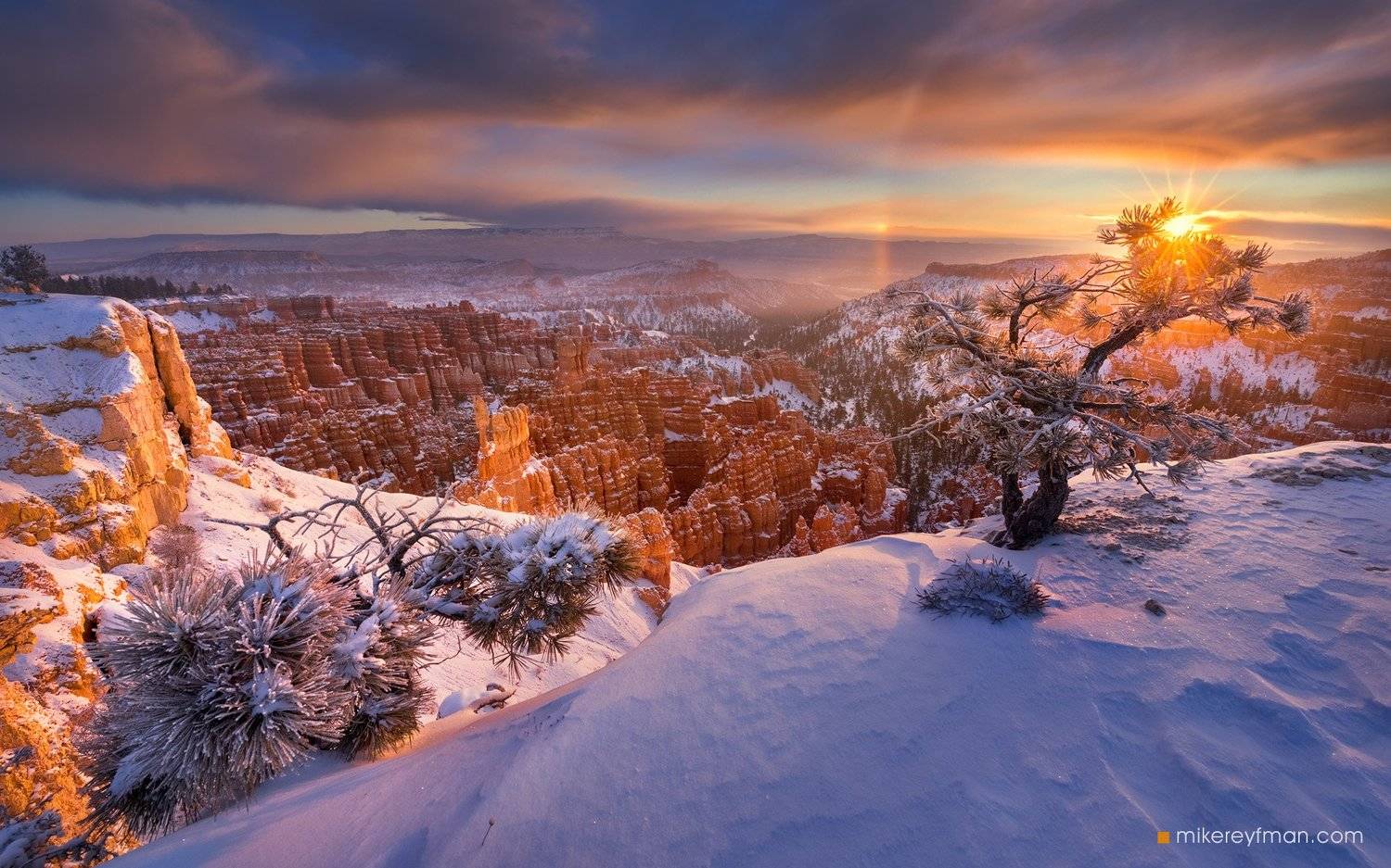 america,  arid,  beam,  beams,  beauty,  beginning,  below,  bryce,  canyon,  cold,  colorful,  dawn,  erosion,  formation,  geologic,  hoodoos,  landscape,  mountains,  national park,  sandstone,  scenic , seasons,  snow,  southwest,  spires,  start,  su, Майк Рейфман