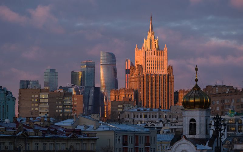 город, москва, палитра, архитектуры, архитектура, центр, мид, сталинская, высотка, сити, высотки, небоскребы, небоскреб, облака, тучи, солнце Москва. Палитра архитектуры. фото превью