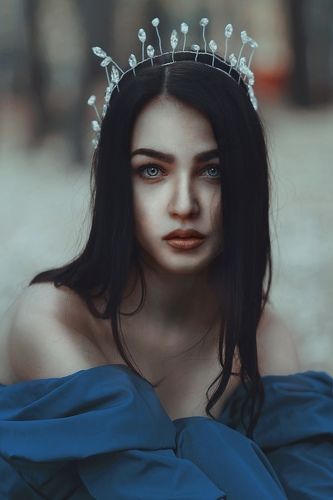 Девушка в хрустальной короне