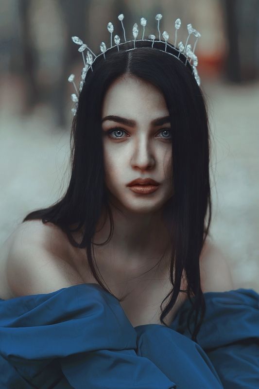 girl, one face, fashion, fairy tale Девушка в хрустальной короне фото превью