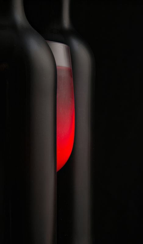 Красное с чёрным фото превью