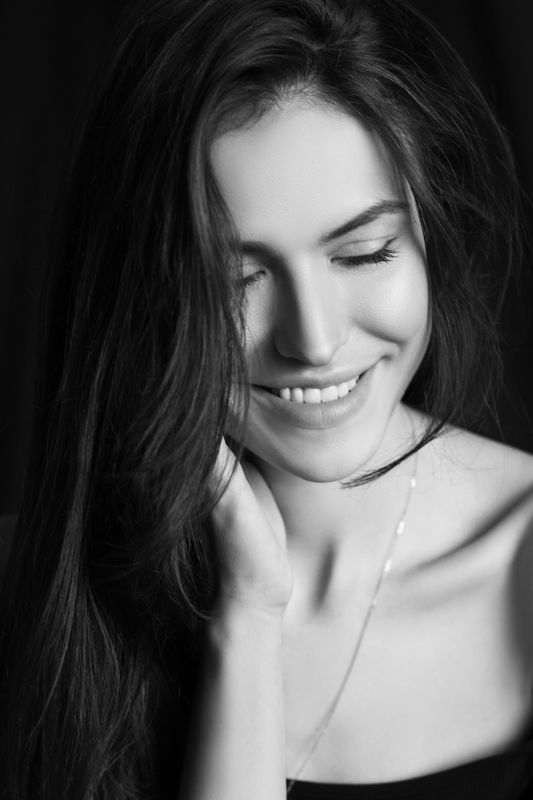 девушка портрет чб черно-белое  Liliya фото превью