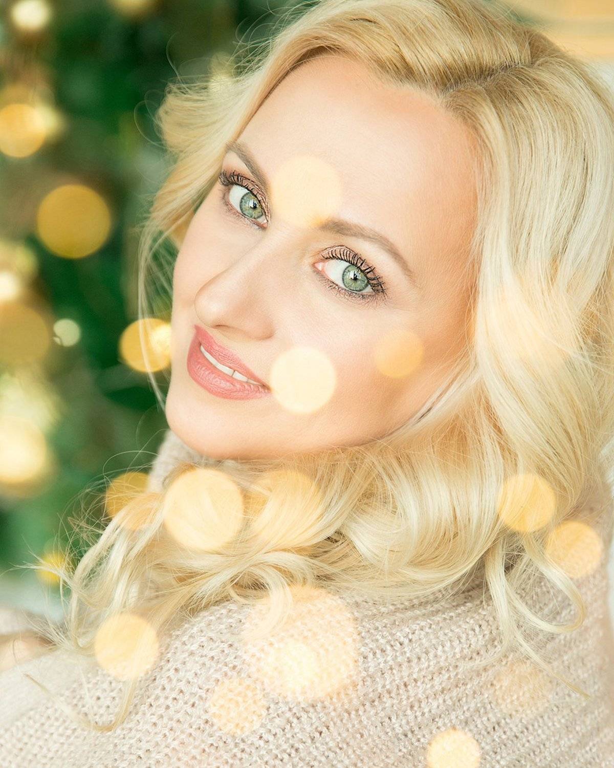 девушка, женщина, красивая, огоньки, новый год, рождество, улыбка, блондинка, Дарья Комарова