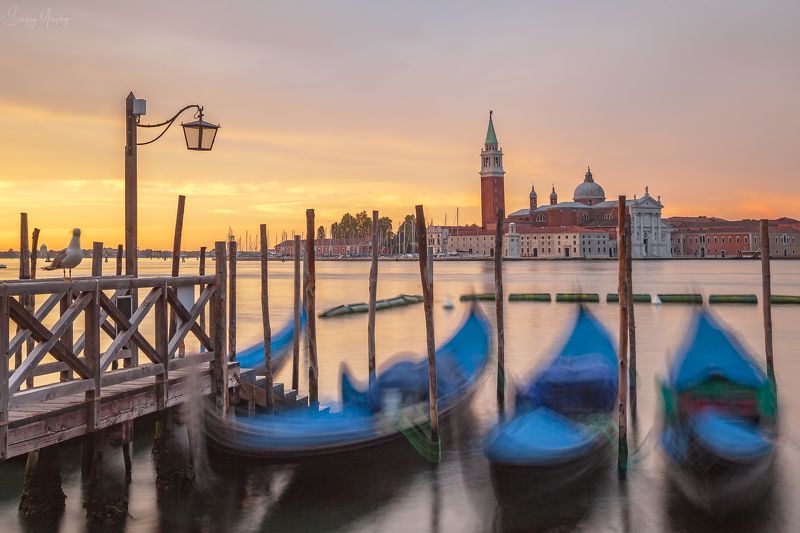 Perfect sunrise in Venice. Italy. фото превью