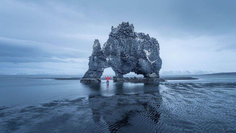 iceland, Hvítserkur Worshiping the god of Rhino.  фото превью