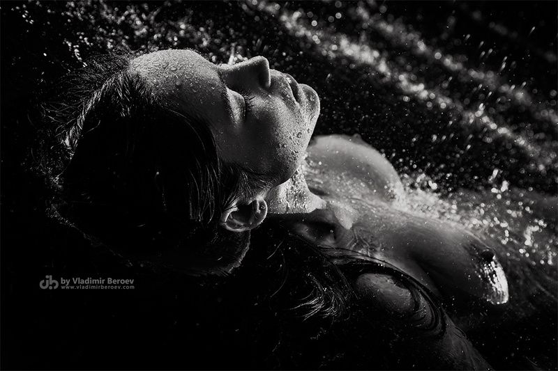 арт-ню, Владимир Бероеа, Vladimir Beroev, ню, nude, boduart, фотосессия, beauty, бьюти, aqua, голая, naked, фотосет, аквастудия, аквасъемка The Explosion of the Liquid. B&W. Scene 5 фото превью