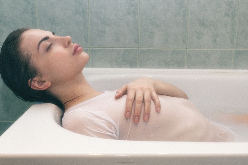 bath. girl. young. beauty. water. air Love фото превью