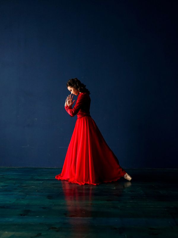 балет, балерина, студия, цвет, синий, платье, шифон, артист, танец, красный Цвет и балет фото превью