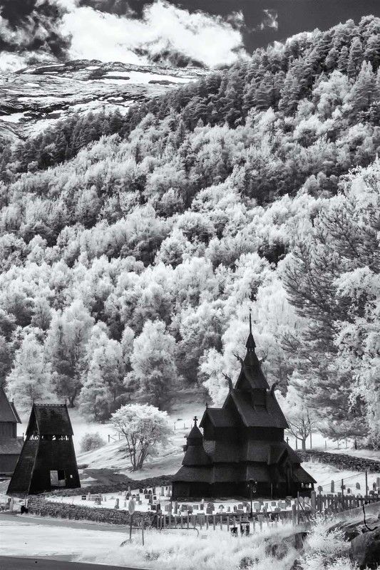 Норвегия, Инфракрасная фотография, лес, архитектура, горы,ir Ставкирка в Боргунде фото превью
