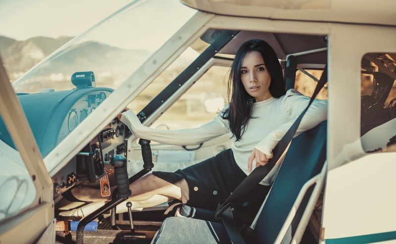 portrait, girl, amazing, natural, light, fly, plane, aircraft, sexy Jessica фото превью