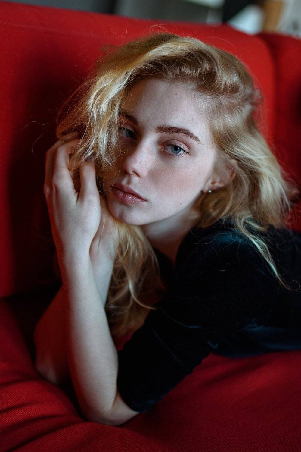  portrait, портрет, girl, red, indoor, девушка, молодость, ноябрь, ламповый, retouch, ретушь, цвет, красный, Павел Фишар