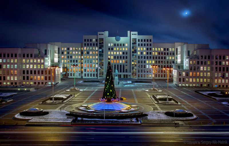 беларусь, город, минск, вечер, фотосфера-минск Ильич под ёлкой... фото превью