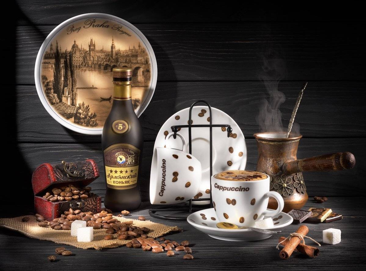 кофе, коньяк, бобы, бутылка, отдых, чашка, посуда, сахар, корица, турка, капучино, декоративная тарелка, пражский мост, пар, шоколад, Tom Fincher