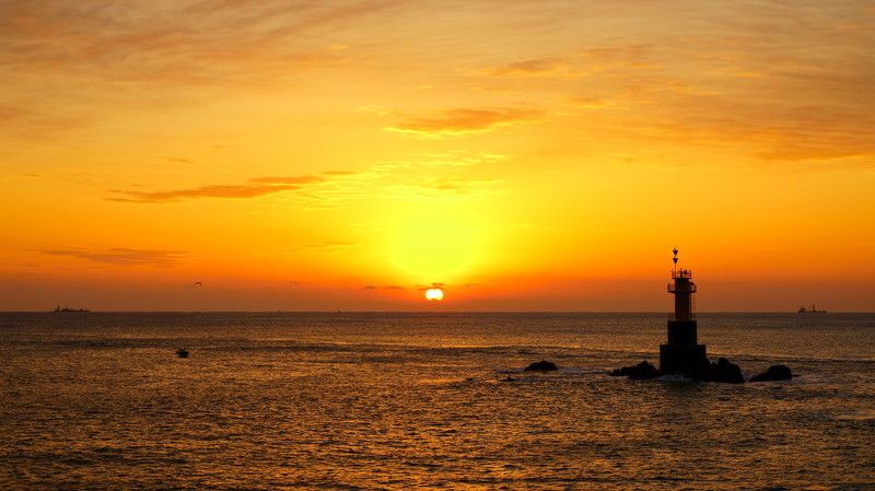 south korea, ulsan, sea, seascape, sunrise, lighthouse, boat, sun, clouds, ships Sunrise of Gampo fishing village фото превью