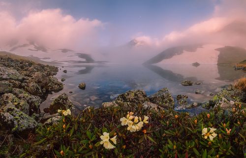 Утро на горном озере. Истоки Урупа.