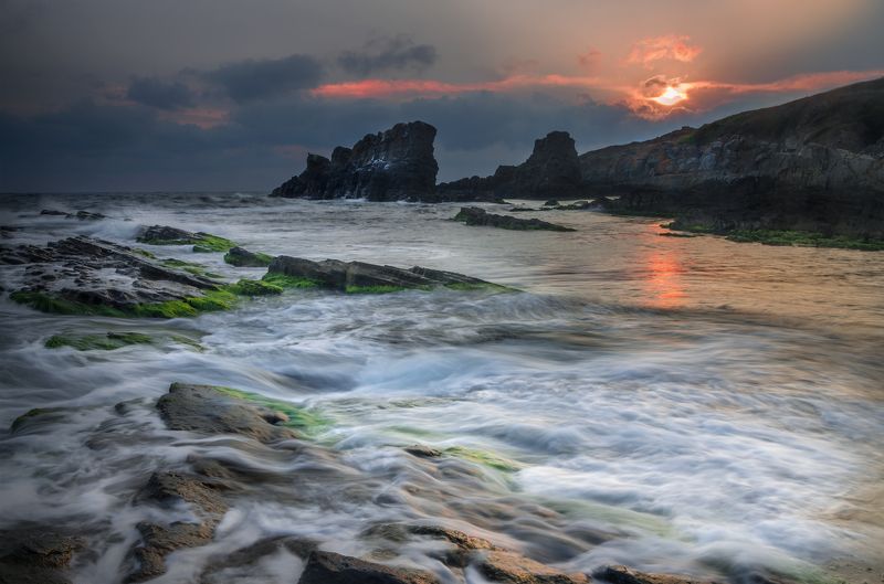 Waves welcome the sun фото превью