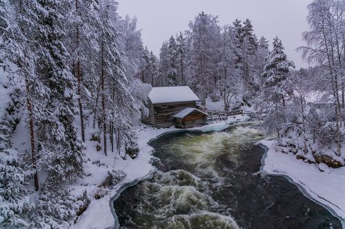 Заброшенная мельница в национальном парке Oulanka, Финляндия.