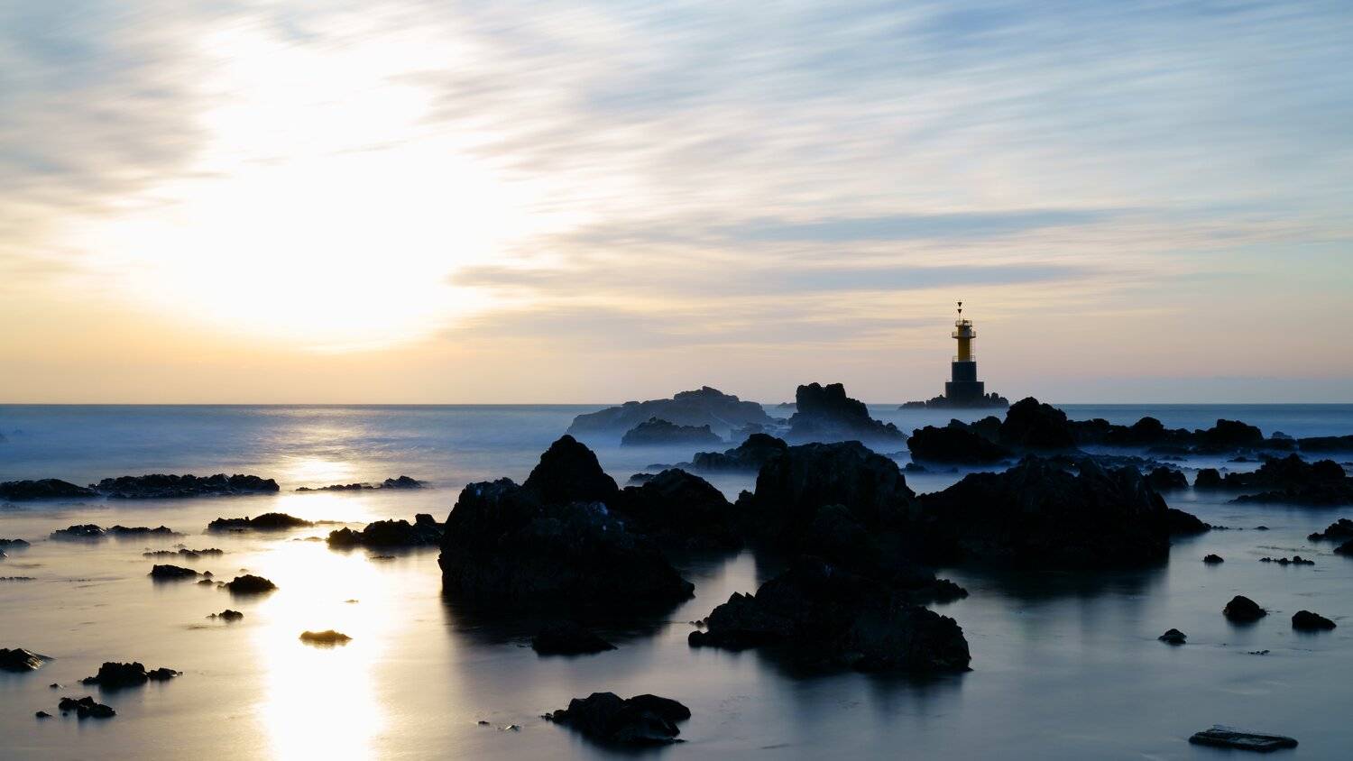 korea,gyeongsangbukdo,ulsan,winter,sea,seascape,clouds,horizontal,lighthouse,rockislands,sun,sunlight, Shin