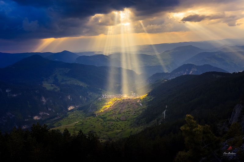 Divine rays фото превью