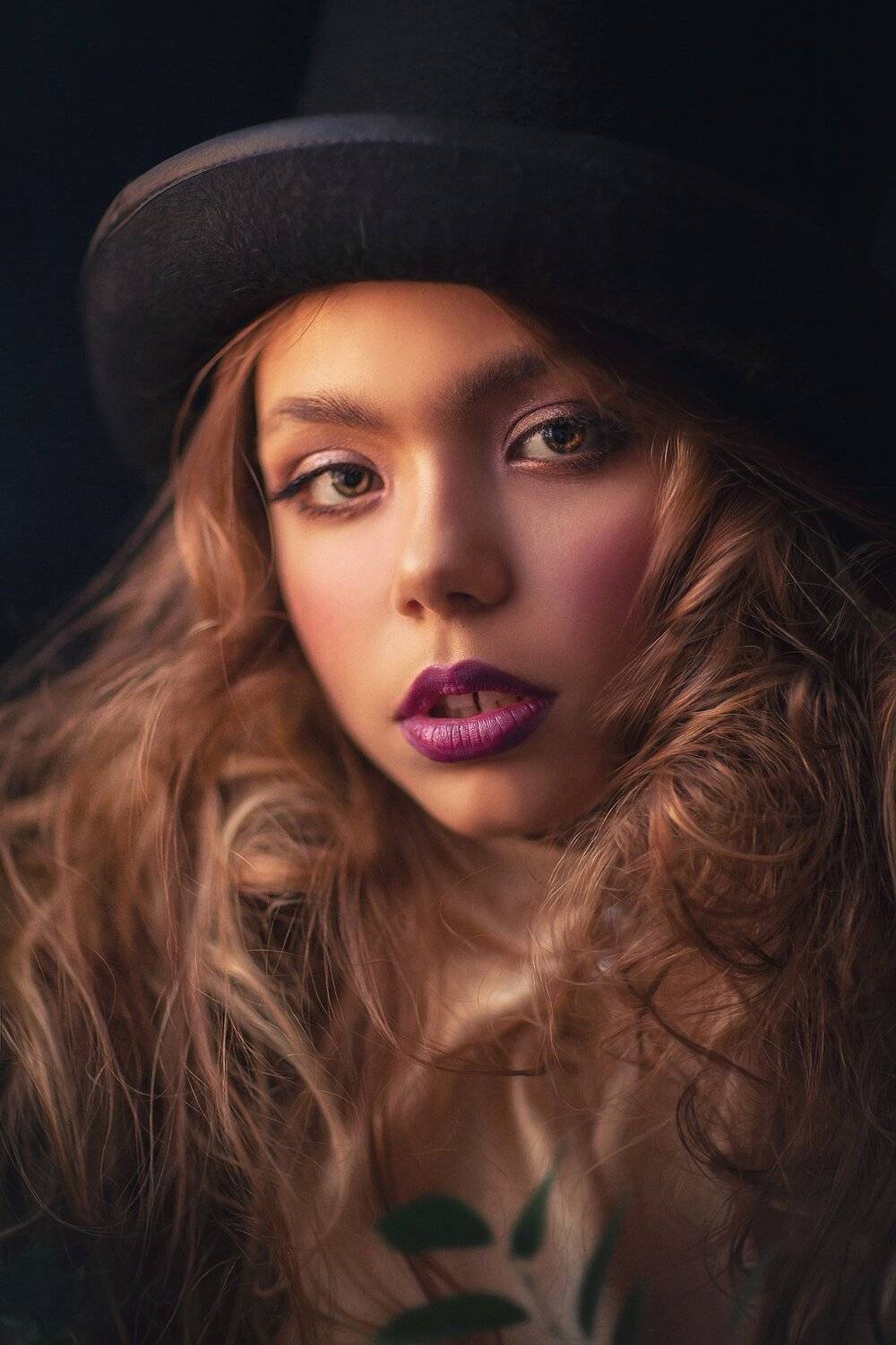 шляпа шляпник девочка, красивая,  волосы, портрет , сказка, Настя Саврицкая