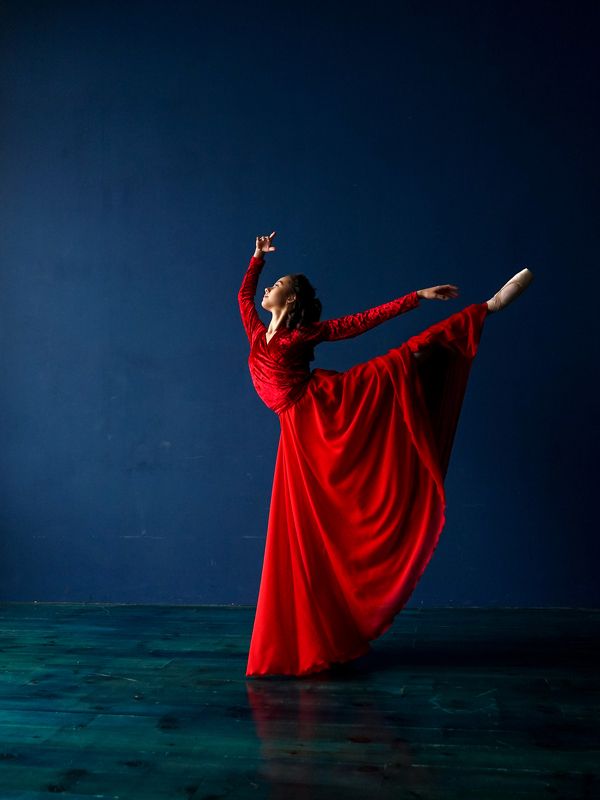 балет, балерина, студия, цвет, синий, платье, шифон, артист, танец, красный Цвет и балет фото превью